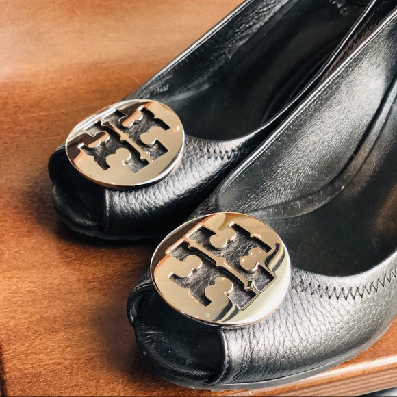 SOLD! TORY BURCH Black Gold Chelsea Wedge 7.5 - Picture 5 of 6